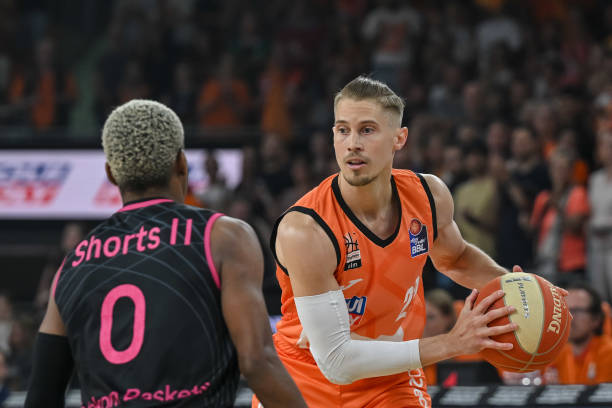 洲球员之一 洲球员之一